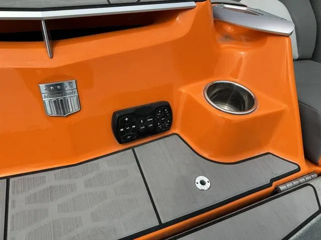 Slide: The Image of MasterCraft X22 2019 - 15