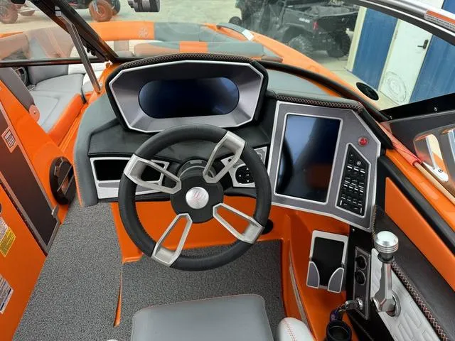 Slide: The Image of MasterCraft X22 2019 - 18
