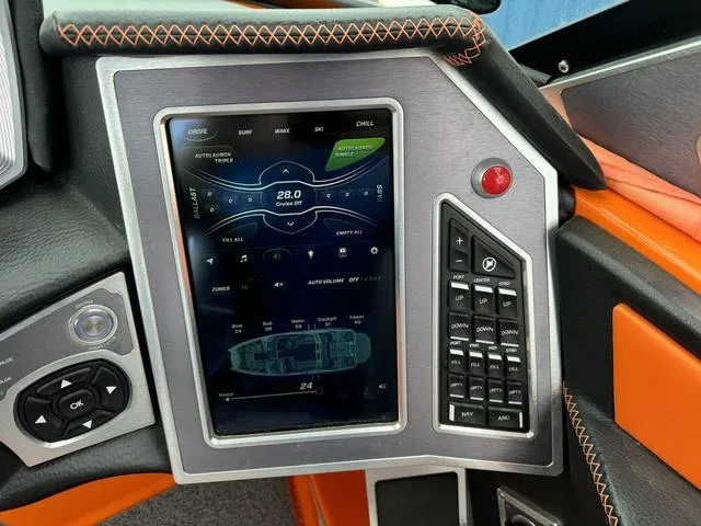 Slide: The Image of MasterCraft X22 2019 - 20