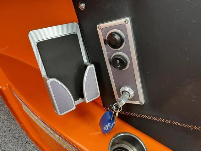 Slide: The Image of MasterCraft X22 2019 - 23