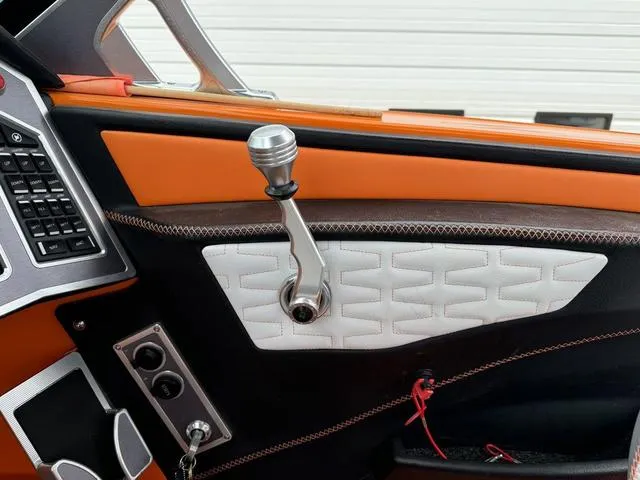 Slide: The Image of MasterCraft X22 2019 - 24