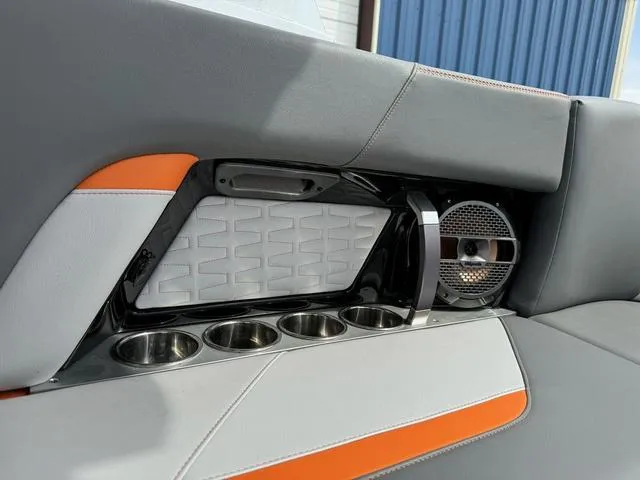 Slide: The Image of MasterCraft X22 2019 - 26