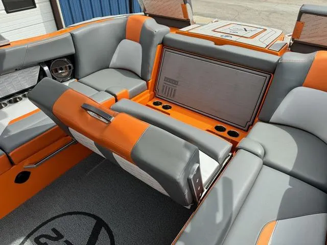 Slide: The Image of MasterCraft X22 2019 - 29