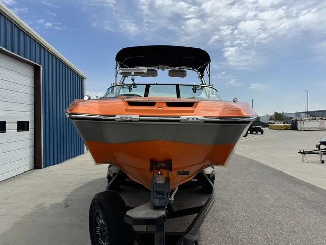 Slide: The Image of MasterCraft X22 2019 - 3