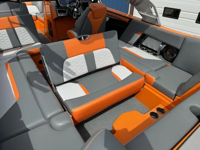 Slide: The Image of MasterCraft X22 2019 - 30