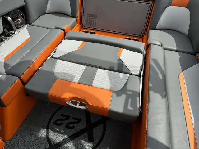 Slide: The Image of MasterCraft X22 2019 - 31