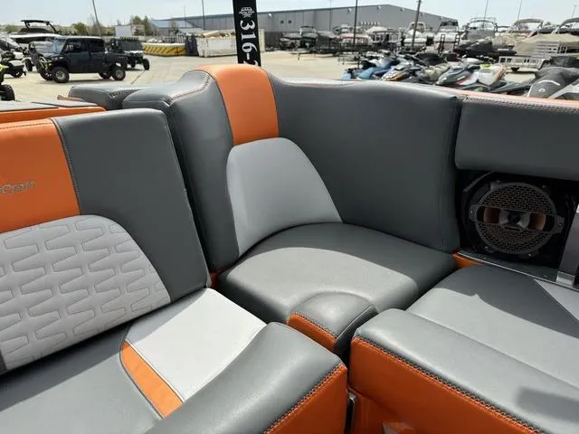 Slide: The Image of MasterCraft X22 2019 - 32