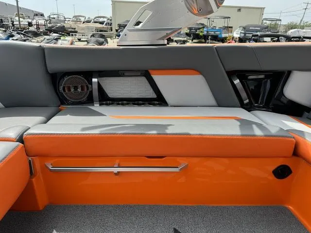 Slide: The Image of MasterCraft X22 2019 - 33