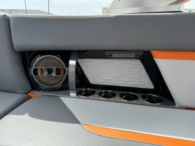 Slide: The Image of MasterCraft X22 2019 - 34