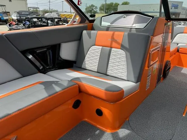 Slide: The Image of MasterCraft X22 2019 - 35