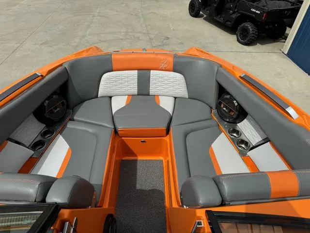 Slide: The Image of MasterCraft X22 2019 - 38