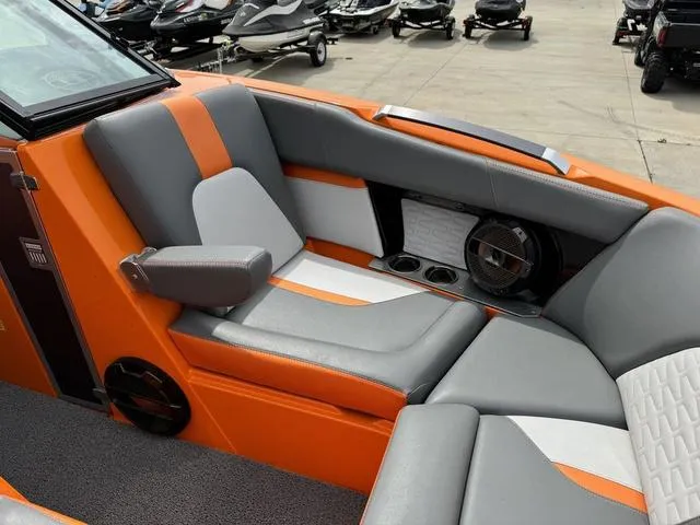 Slide: The Image of MasterCraft X22 2019 - 39