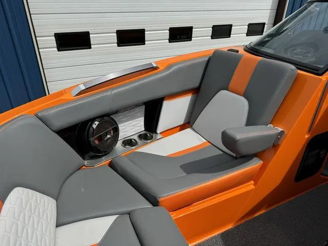 Slide: The Image of MasterCraft X22 2019 - 40