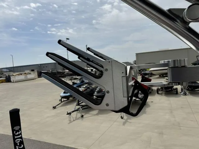 Slide: The Image of MasterCraft X22 2019 - 46