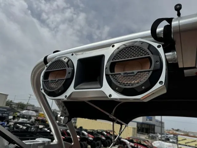 Slide: The Image of MasterCraft X22 2019 - 47