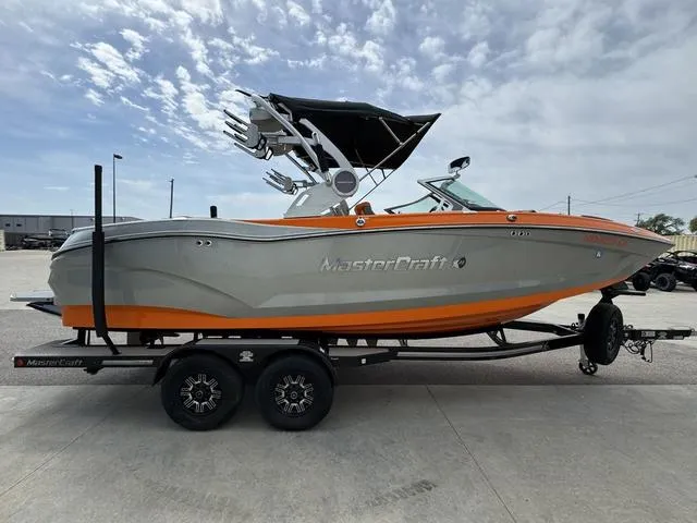 Slide: The Image of MasterCraft X22 2019 - 5