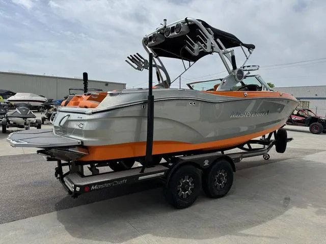 Slide: The Image of MasterCraft X22 2019 - 6