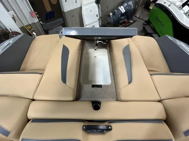 Slide: The Image of MasterCraft XStar S 2022 - 11