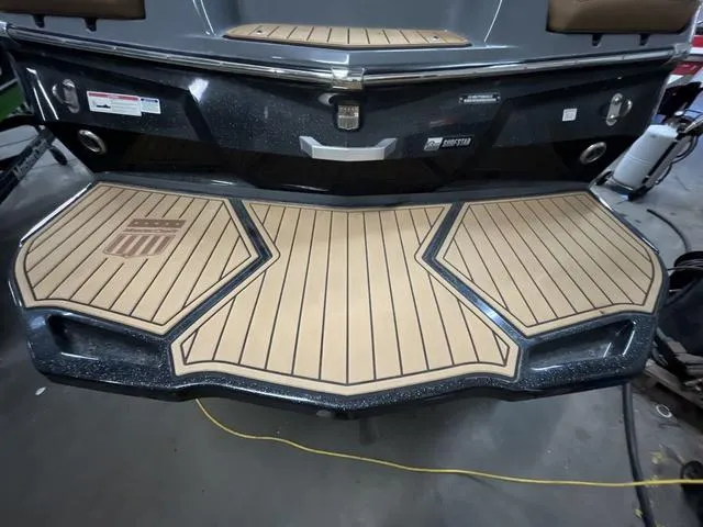 Slide: The Image of MasterCraft XStar S 2022 - 12