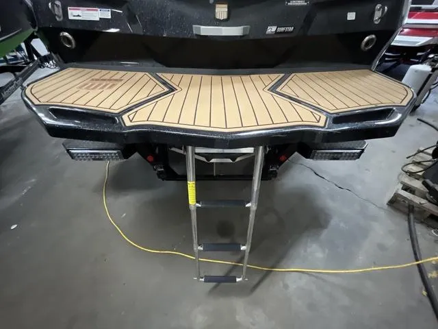 Slide: The Image of MasterCraft XStar S 2022 - 13