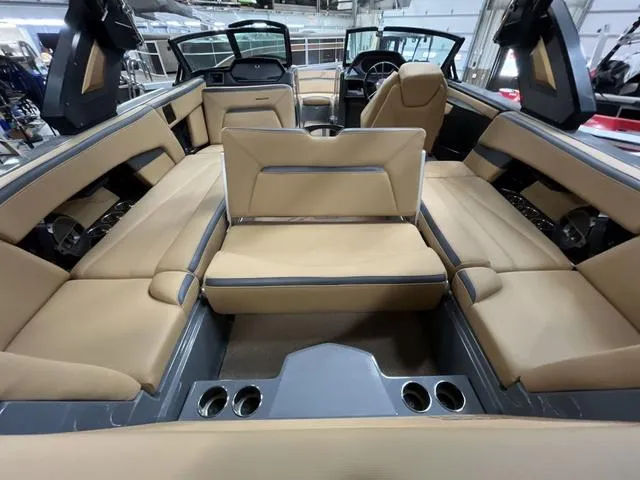 Slide: The Image of MasterCraft XStar S 2022 - 15