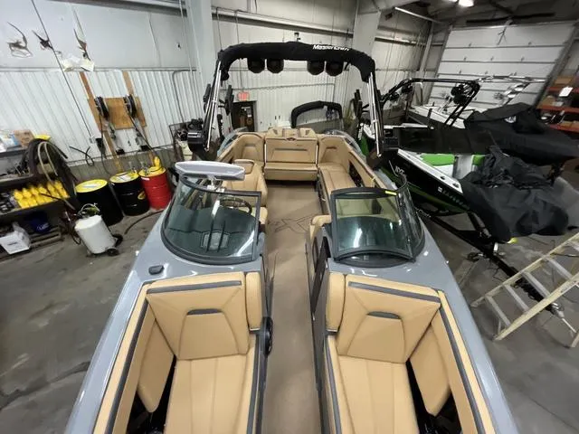 Slide: The Image of MasterCraft XStar S 2022 - 16