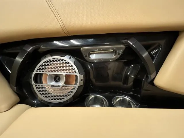 Slide: The Image of MasterCraft XStar S 2022 - 17