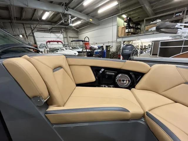 Slide: The Image of MasterCraft XStar S 2022 - 18