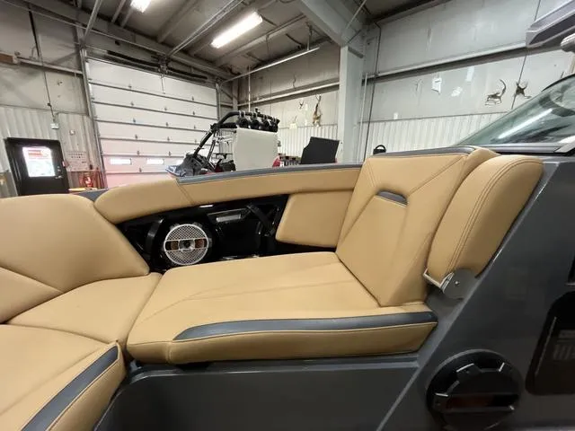 Slide: The Image of MasterCraft XStar S 2022 - 19