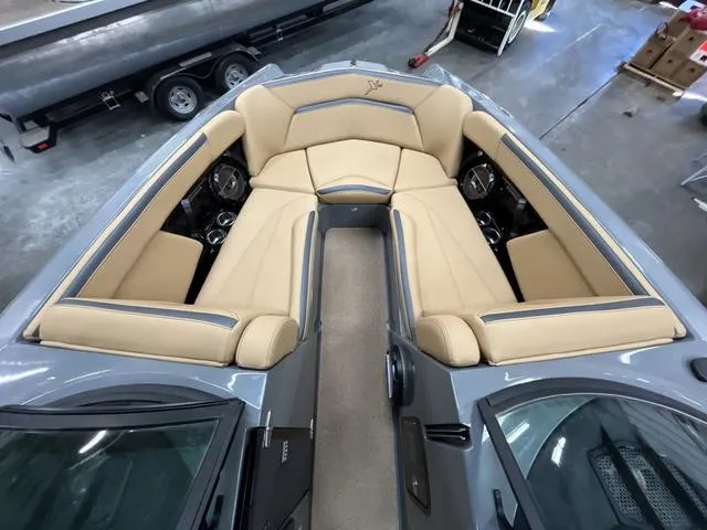 Slide: The Image of MasterCraft XStar S 2022 - 21