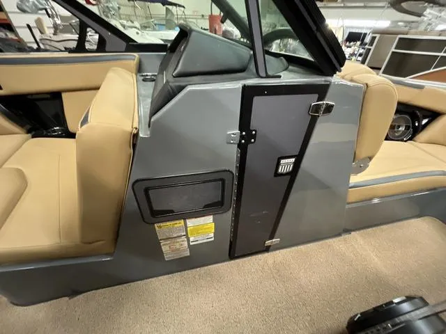 Slide: The Image of MasterCraft XStar S 2022 - 23