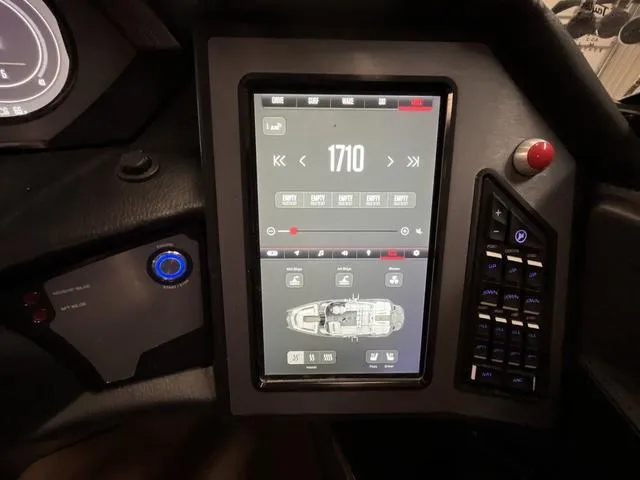 Slide: The Image of MasterCraft XStar S 2022 - 24