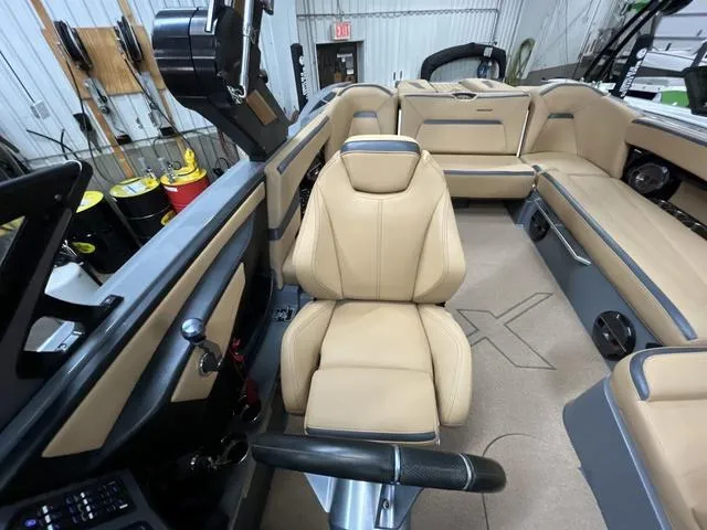Slide: The Image of MasterCraft XStar S 2022 - 32