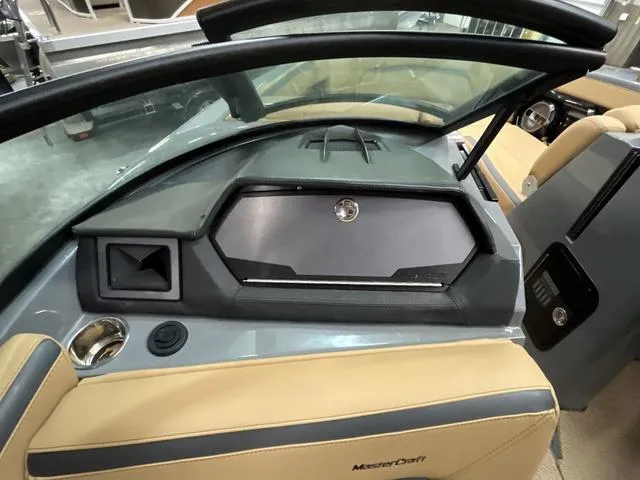 Slide: The Image of MasterCraft XStar S 2022 - 34