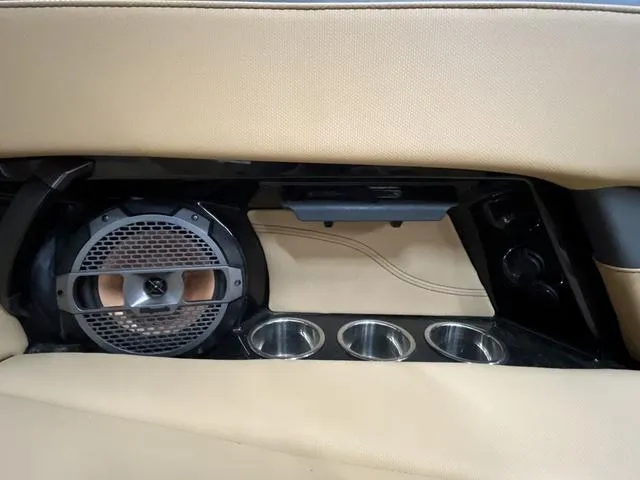 Slide: The Image of MasterCraft XStar S 2022 - 37