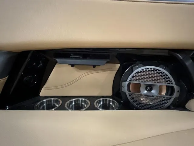 Slide: The Image of MasterCraft XStar S 2022 - 38