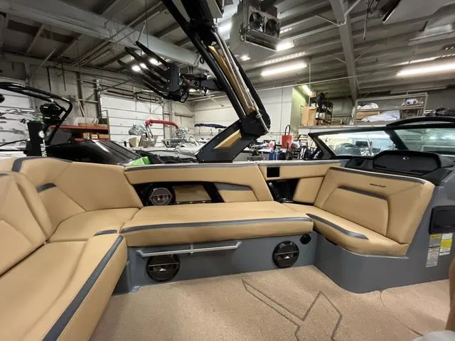 Slide: The Image of MasterCraft XStar S 2022 - 43