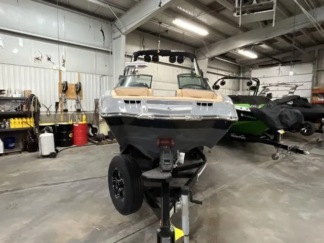 Slide: The Image of MasterCraft XStar S 2022 - 5