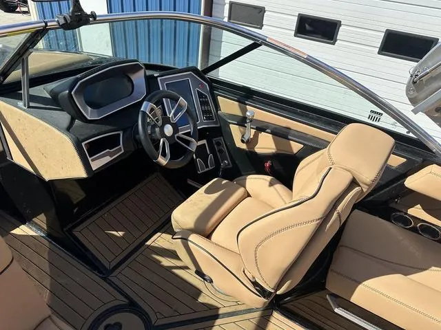 Slide: The Image of MasterCraft XT21 2021 - 11