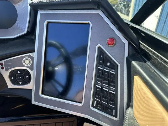 Slide: The Image of MasterCraft XT21 2021 - 13