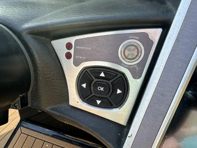 Slide: The Image of MasterCraft XT21 2021 - 14