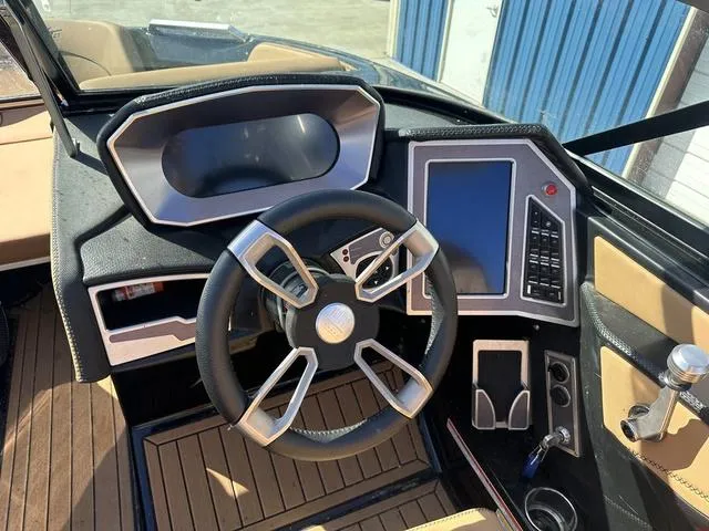 Slide: The Image of MasterCraft XT21 2021 - 19