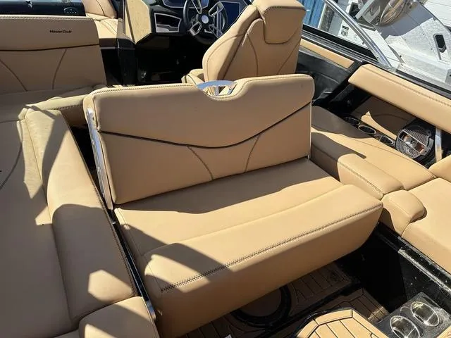 Slide: The Image of MasterCraft XT21 2021 - 21