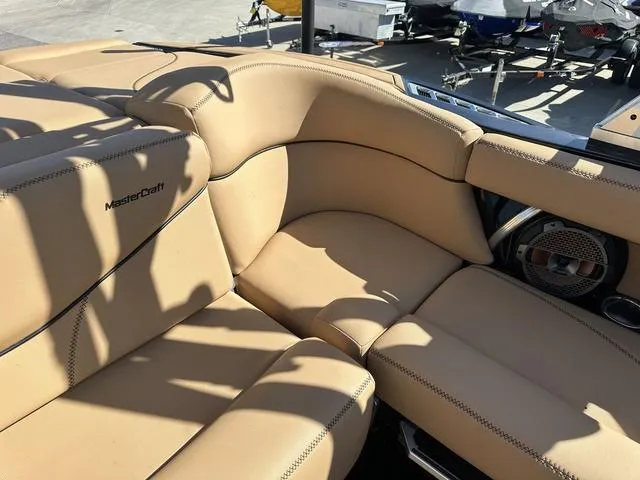 Slide: The Image of MasterCraft XT21 2021 - 23