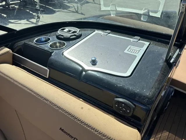 Slide: The Image of MasterCraft XT21 2021 - 26