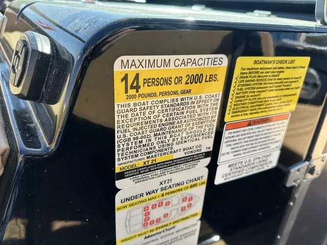 Slide: The Image of MasterCraft XT21 2021 - 28