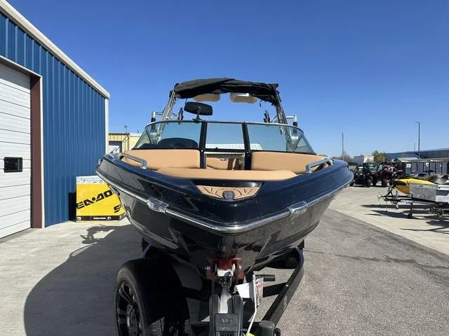 Slide: The Image of MasterCraft XT21 2021 - 3