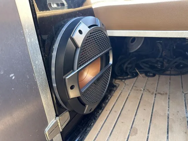 Slide: The Image of MasterCraft XT21 2021 - 30