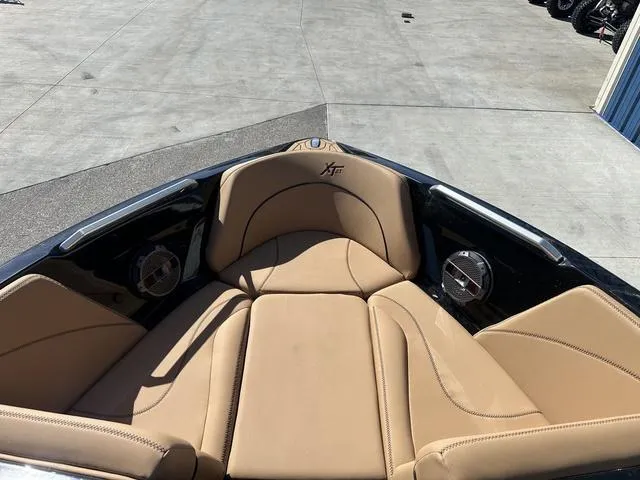 Slide: The Image of MasterCraft XT21 2021 - 31