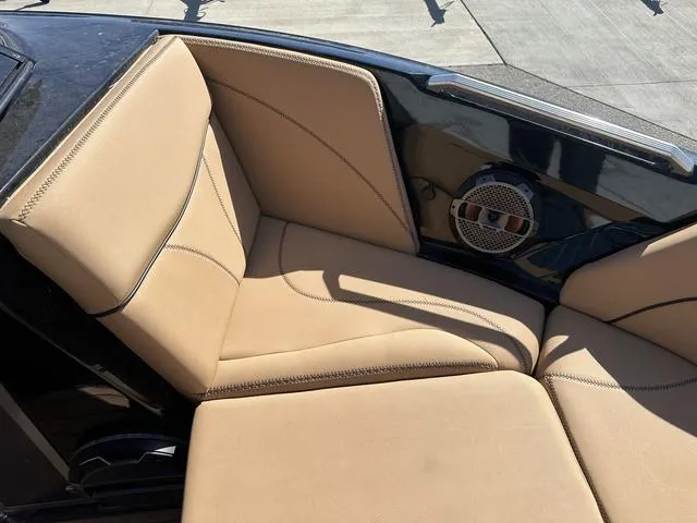 Slide: The Image of MasterCraft XT21 2021 - 32